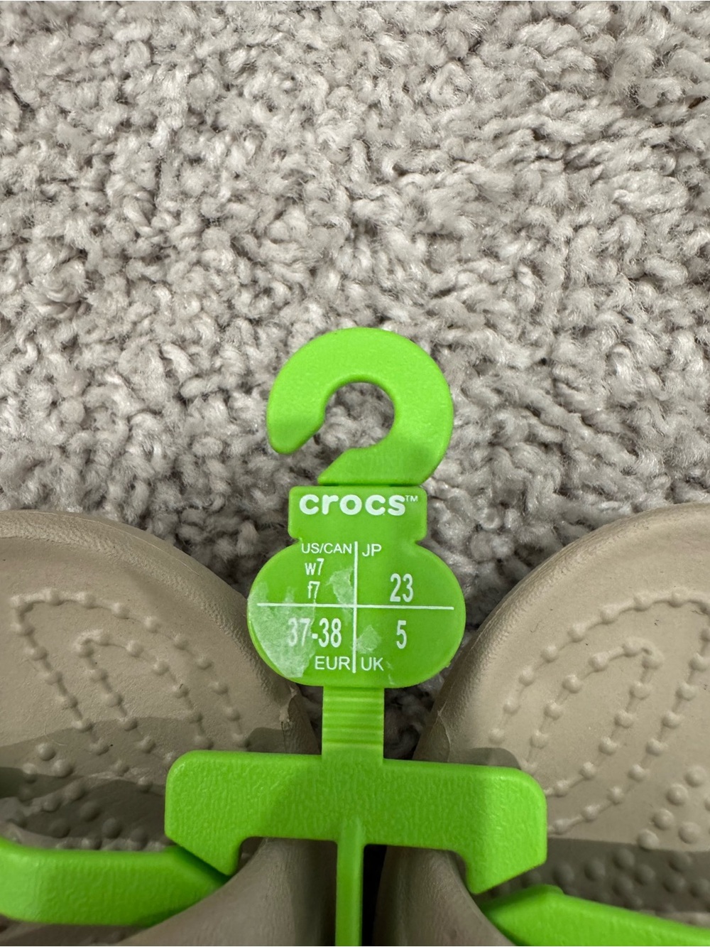 NWT Crocs Kadee II Sandals Women’s 7 Bone Beige Lightweight Comfort Slides - Picture 3 of 4